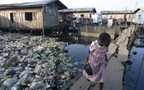 Bãi rác biến thành... nhà tại thành phố lớn nhất Nigeria