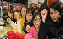 TP.HCM: Người dân đổ xô mua vàng trước ngày vía thần tài
