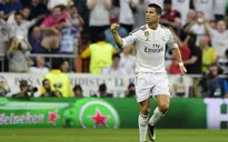 Real được hưởng phạt đền "bù", Ronaldo san bằng kỷ lục với Messi