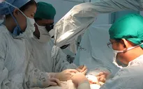 Thấy điều gì từ sự việc 18 y, bác sĩ bị phơi nhiễm HIV?