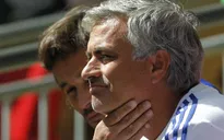 Mourinho mỉa mai Arsenal chơi "đổ bê tông"