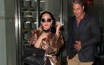 Lady Gaga gợi cảm đi ăn cùng bạn trai
