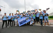 CĐV Việt Nam "chấp" nắng mưa để đón Man City