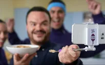 Selfie chất hơn với thìa “tự sướng”