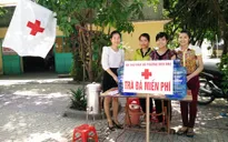 Trà đá miễn phí phục vụ thí sinh và phụ huynh