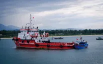 Cứu nạn thành công 8 ngư dân trên vùng biển Hoàng Sa