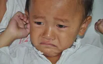 Bé 4 tuổi đáng thương với bụng phình to đáng sợ