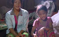 Cuộc sống khó khăn của hai chị em mồ côi ở vùng núi Hà Giang
