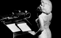 Marilyn Monroe hát mừng sinh nhật Tổng thống Mỹ: Bất chấp tất cả vì tình