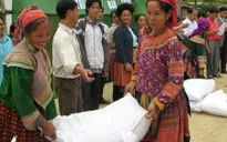 Hỗ trợ gạo cho nhân dân đón Tết Nguyên đán