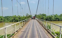 Những cây cầu mang Tết về bản