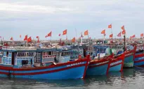 Quảng Nam: Tặng máy bộ đàm hàng hải cho ngư dân đánh bắt xa bờ