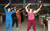 Nhộn nhịp phong trào tập thể dục buổi sáng tại chợ Cẩm Thạch