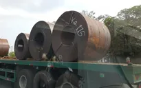 Hiểm họa rình rập từ các xe chở cuộn thép