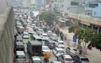 Hà Nội: Ùn tắc đường dẫn cao tốc trên cao dịp cận Tết