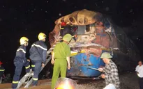 Cận cảnh vụ tai nạn đường sắt nghiêm trọng trong đêm