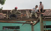 Quảng Bình: Lốc xoáy làm tốc mái hàng chục ngôi nhà