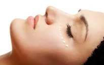 Dùng kem dưỡng mắt như thế nào để không là quá muộn?