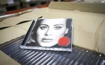 Adele đi ngược xu thế với album 25