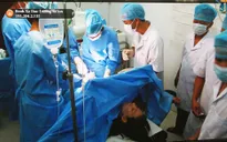 Mổ trực tuyến cứu bệnh nhân đau ruột thừa ở Trường Sa