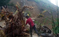 Siêu bão Goni đổ bộ vào Nhật Bản