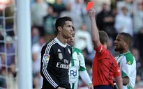 Ronaldo quá may mắn khi chỉ bị cấm thi đấu 2 trận