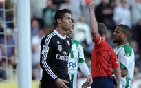 Ronaldo bị đuổi, Real Madrid may mắn giành 3 điểm