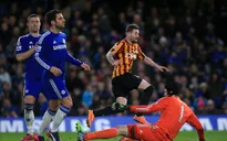 Chelsea 2-4 Bradford: "Bầu bạn" cùng Man City