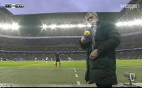 Bỗng nhiên thích đùa, Mourinho "hãm hại" camera của nhà đài