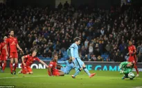 Kompany bị "trảm" để giúp Man City giành 3 điểm