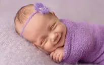 Ngây ngất với nụ cười trong mơ của các em bé sơ sinh