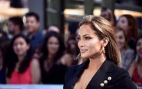 Jennifer Lopez thiêu đốt ánh nhìn tại MTV Movie Awards 2015