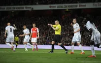 Arsenal 0-1 Swansea: Trở lại mặt đất