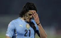 Cavani dính thẻ đỏ vì… “tát yêu” đối thủ