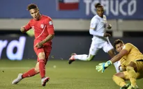 Cựu sao Bayern lập hattrick, Peru hẹn chủ nhà Chile ở bán kết