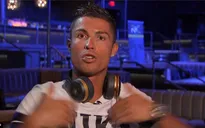 Cristiano Ronaldo nổi giận, bỏ phỏng vấn vì bị hỏi về Sergio Ramos
