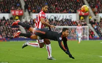 Stoke 2-0 Man Utd: Thua trận thứ 4 liên tiếp, Quỷ đỏ sẽ trảm Van Gaal?