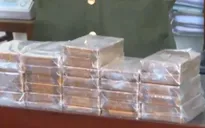 Bắt đối tượng vận chuyển 30 bánh heroin cho "ông chú họ"