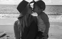 Những khoảnh khắc ngọt ngào của Hilary Duff bên con trai