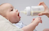 Những sai lầm khi sử dụng sữa công thức cho trẻ