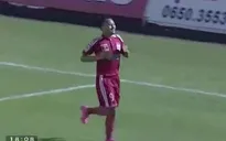 Trọng Hoàng dứt điểm khéo léo, nâng tỷ số lên 3-0 cho đội chủ nhà