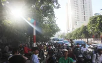 Hà Nội: Hàng vạn người "chôn chân" dưới nắng nóng ngày đầu thi THPT Quốc gia