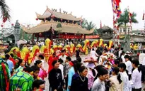 Nam Định: Không còn chèo kéo khách, đổi tiền lẻ tại Phủ Dầy