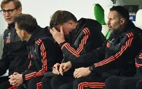 Man Utd bẽ bàng chia tay vòng bảng, thầy trò HLV Van Gaal thất vọng tràn trề