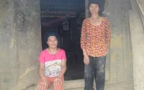 Hai người đàn bà điên và những đứa trẻ sống bằng... rau rừng