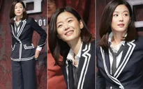 Jun Ji Hyun xả stress bằng cách... bắn súng