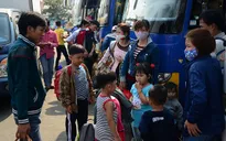 TP. HCM: Người dân bắt đầu đổ dồn về bến xe, nhà ga