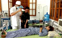 Cứu 10 ngư dân bị chìm tàu trên biển Bạch Long Vĩ