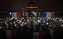 Thế giới tưởng niệm các nạn nhân trong vụ tấn công khủng bố ở Paris