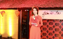 Á hậu Thụy Vân đẹp dịu dàng trong đêm Gốm và hoa